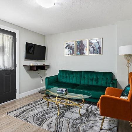 One Bedroom Apartment Moncton North ! المظهر الخارجي الصورة