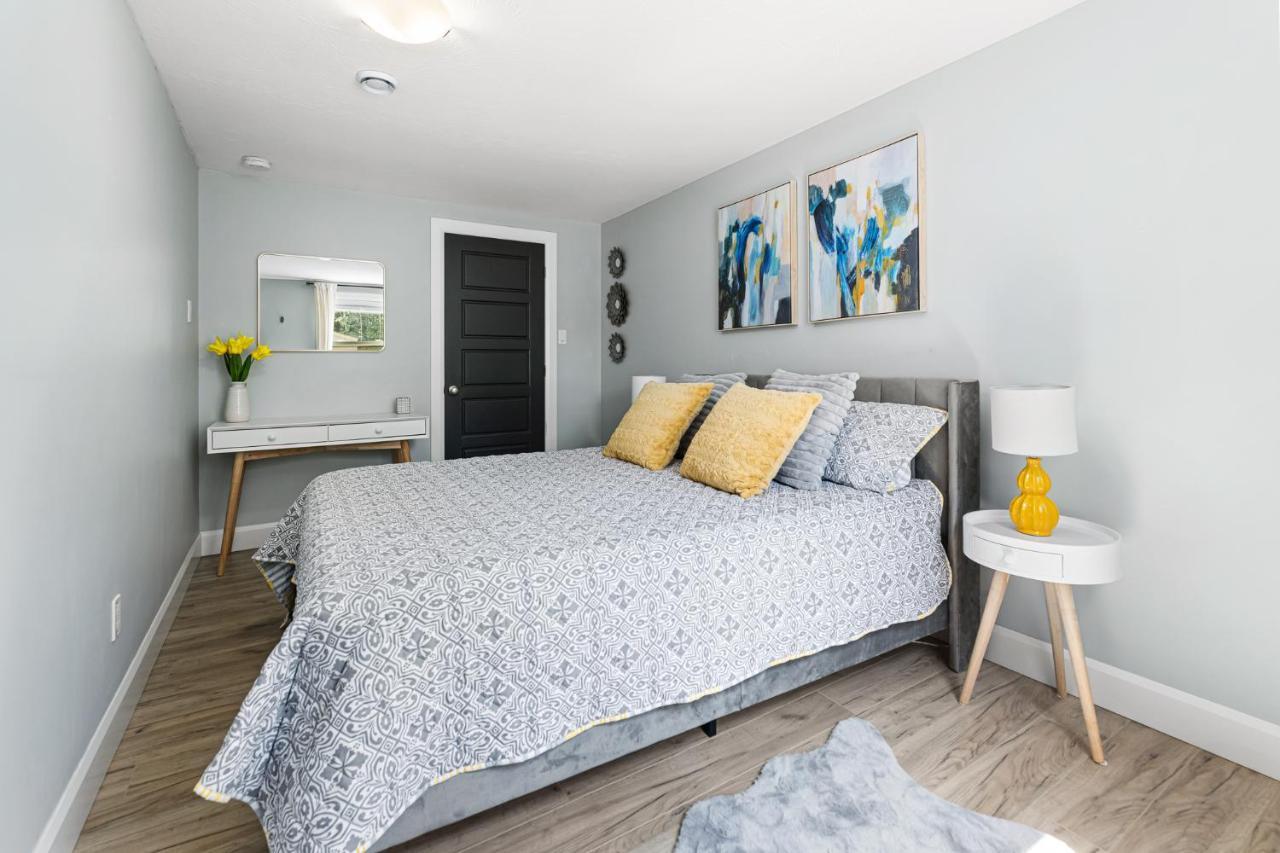 One Bedroom Apartment Moncton North ! المظهر الخارجي الصورة