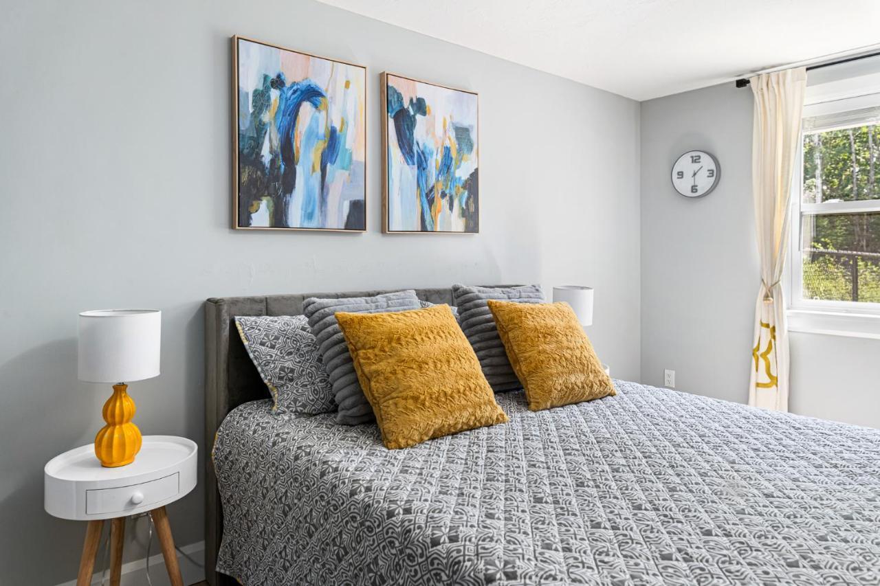 One Bedroom Apartment Moncton North ! المظهر الخارجي الصورة