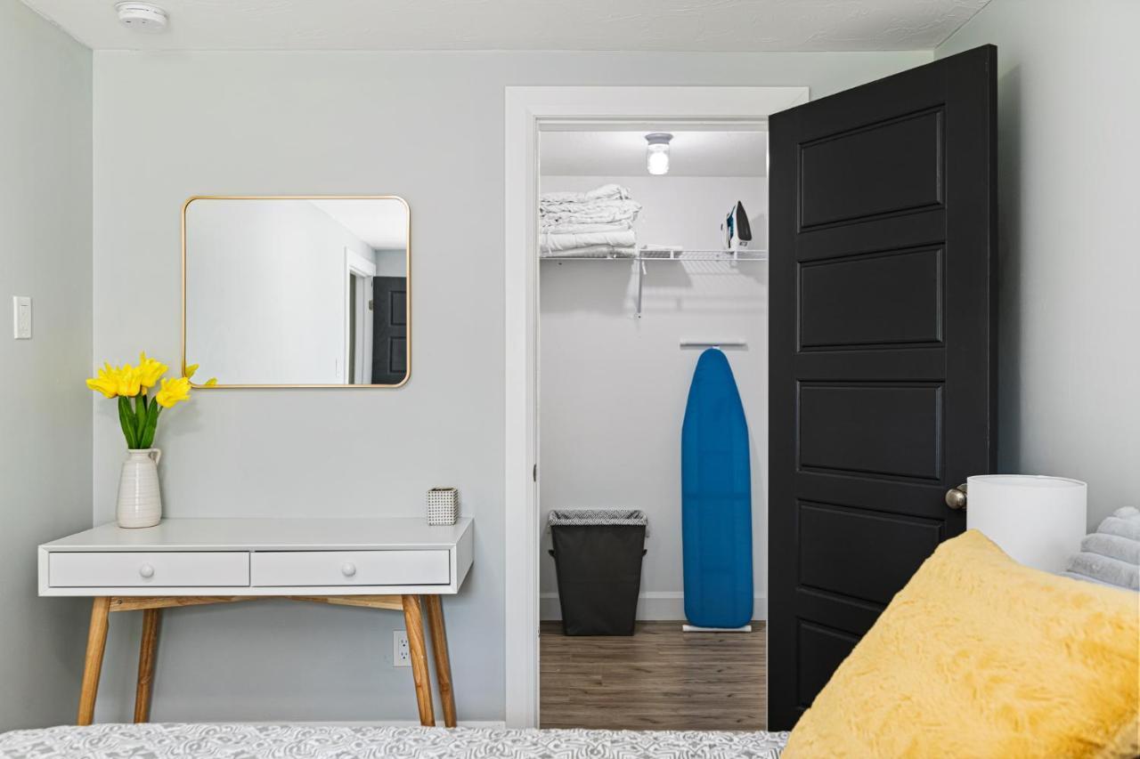 One Bedroom Apartment Moncton North ! المظهر الخارجي الصورة