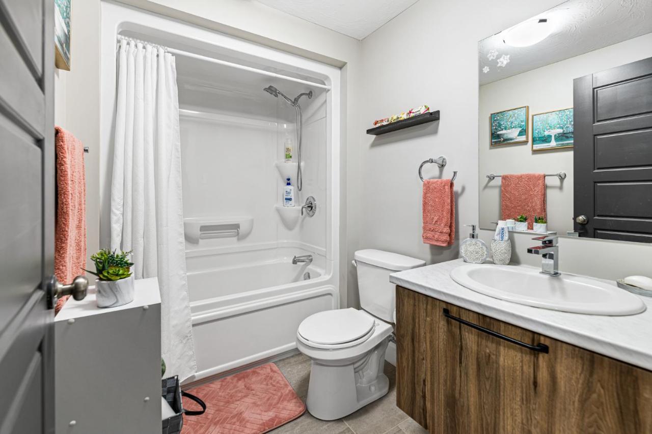 One Bedroom Apartment Moncton North ! المظهر الخارجي الصورة